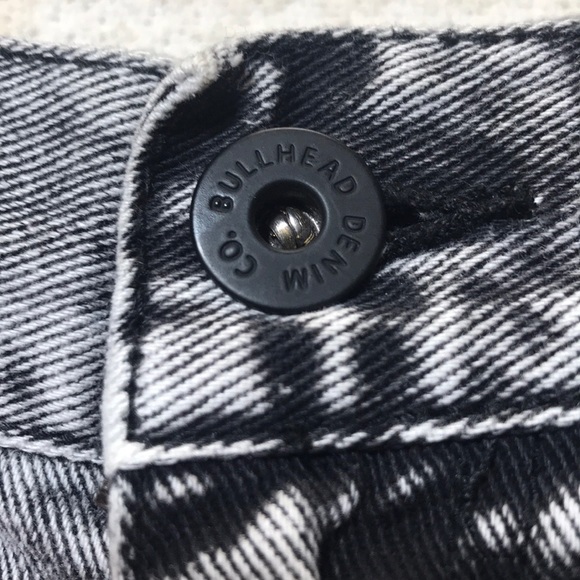 Bullhead Denim distressed denim shorts - Picture 6 of 7